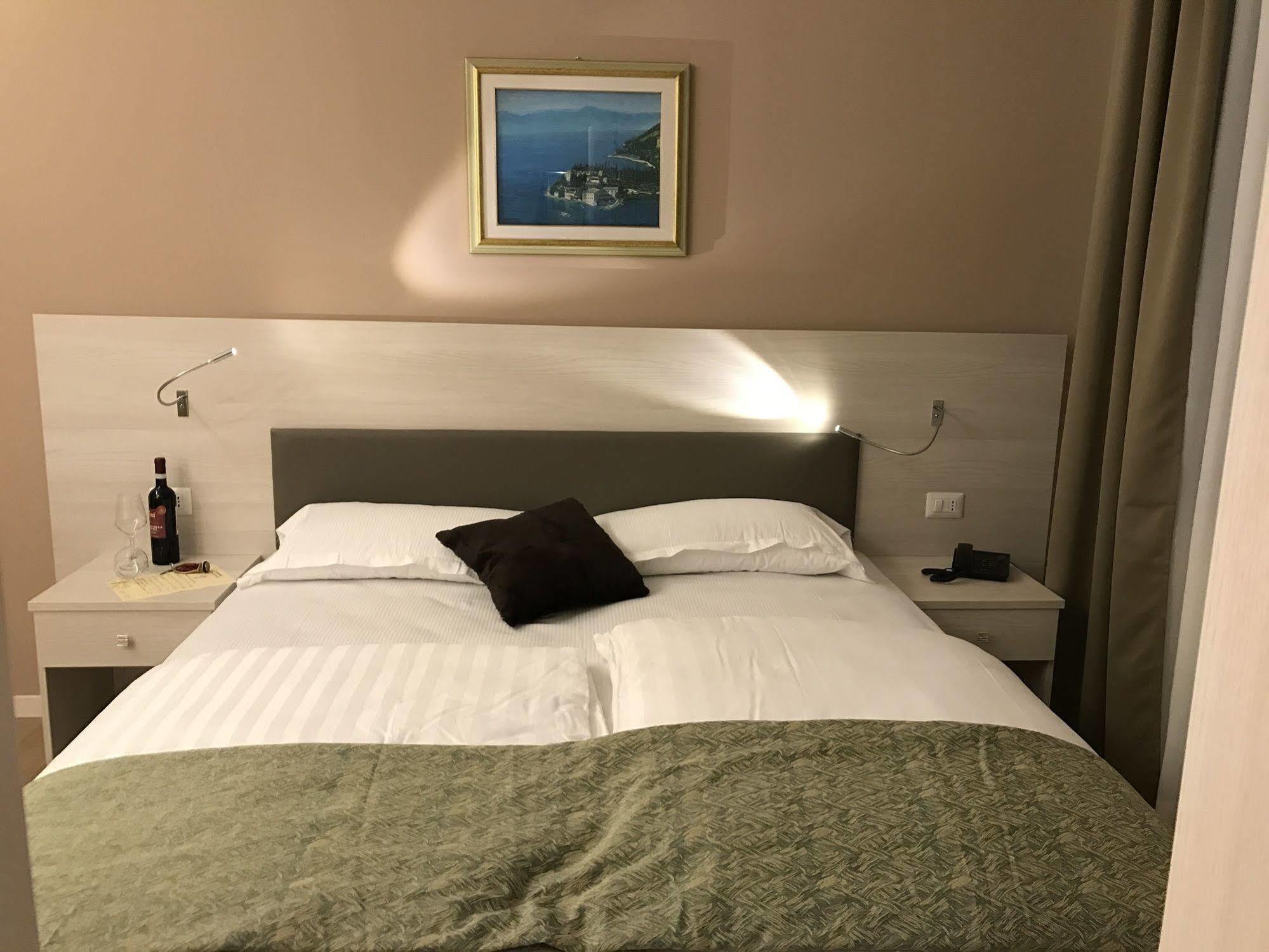 Hotel Dogana Sirmione Ngoại thất bức ảnh